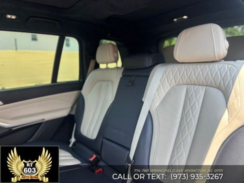 Used 2019 BMW X7 xDrive50i w/ Premium Package AWD/4WD image 11