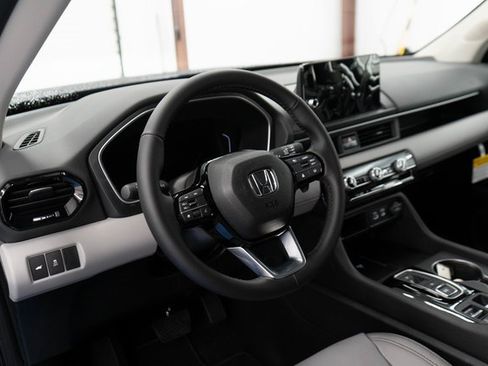 New 2025 Honda Pilot EX-L image 3