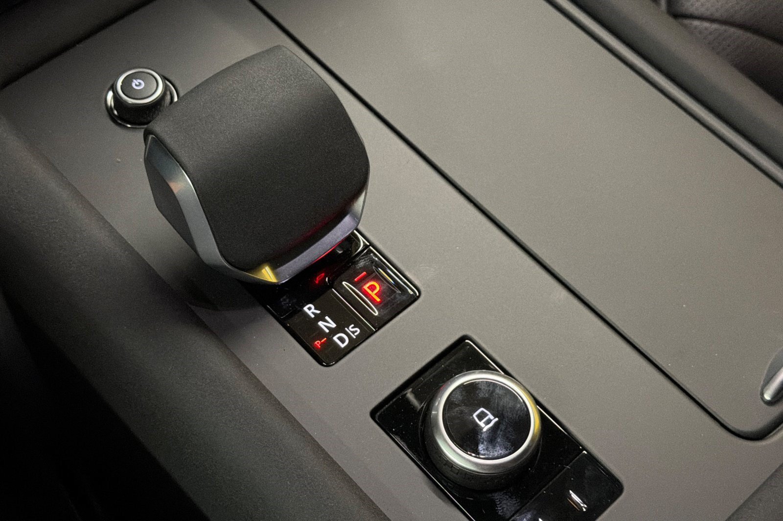 New 2026 Land Rover Discovery S AWD/4WD image 17