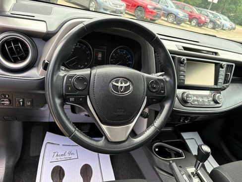 Used 2018 Toyota RAV4 XLE AWD/4WD image 5