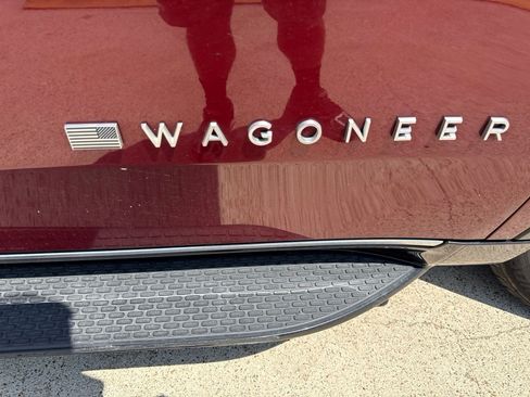 Used 2024 Jeep Wagoneer L Series II w/ Flexible Seating Group AWD/4WD image 17