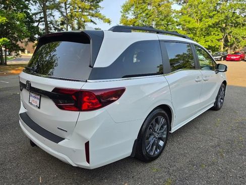 Used 2025 Honda Odyssey Touring image 5