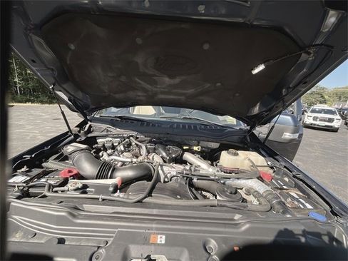 Used 2017 Ford F250 Lariat w/ FX4 Off-Road Package image 29