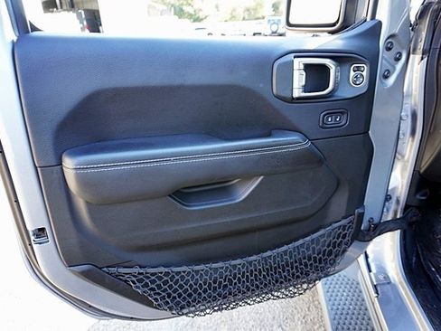Used 2018 Jeep Wrangler Unlimited Sahara image 26
