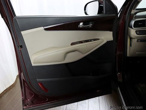 Used 2017 Kia Sorento LX AWD image 23