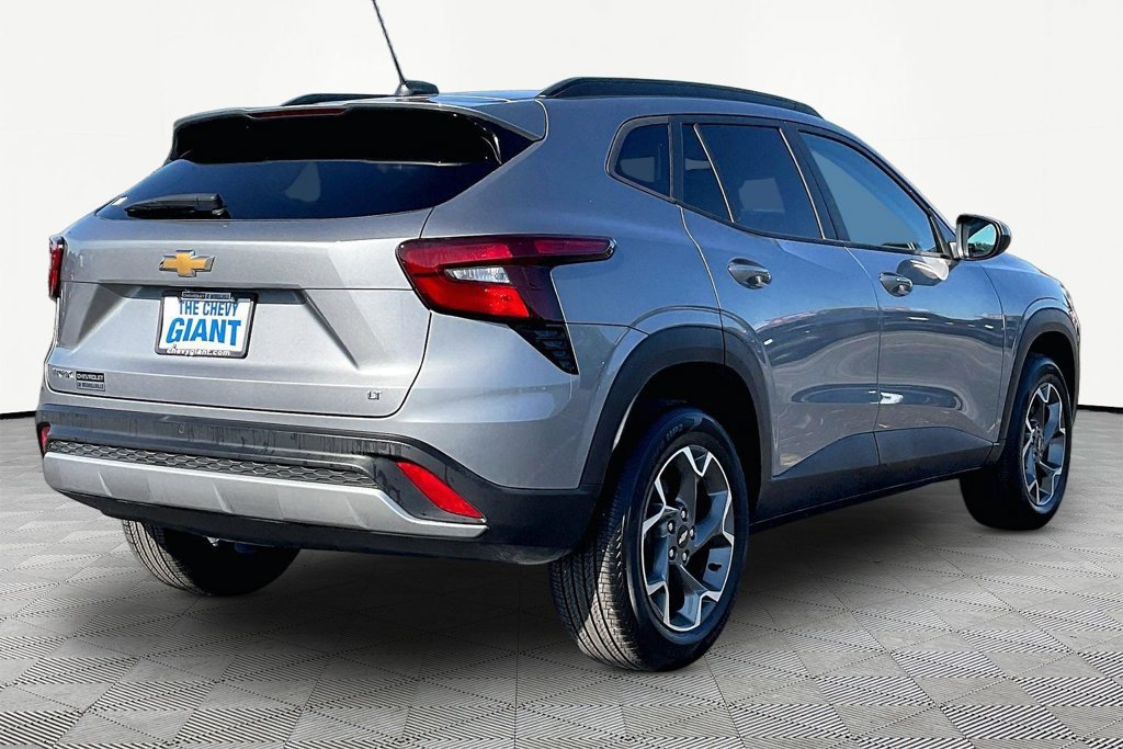 Used 2025 Chevrolet Trax LT w/ Driver Confidence Package FWD image 6