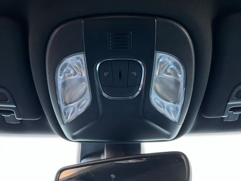 Used 2025 Jeep Compass Limited image 17