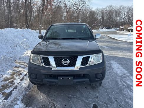 Used 2014 Nissan Frontier SV image 2