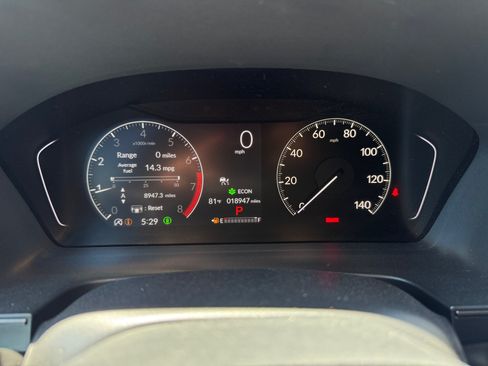 Used 2025 Honda Pilot TrailSport image 11