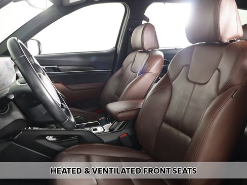 Used 2024 Kia Telluride EX w/ EX Captain's Chair Package image 8