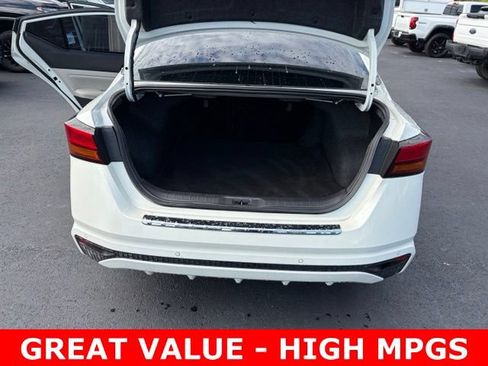 Used 2022 Nissan Altima 2.5 SV FWD image 16