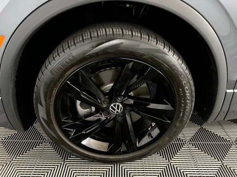 Used 2023 Volkswagen Tiguan SE R-Line image 10