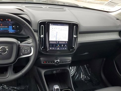 Certified 2026 Volvo XC40 B4 Plus w/ Protection Package Premier image 18