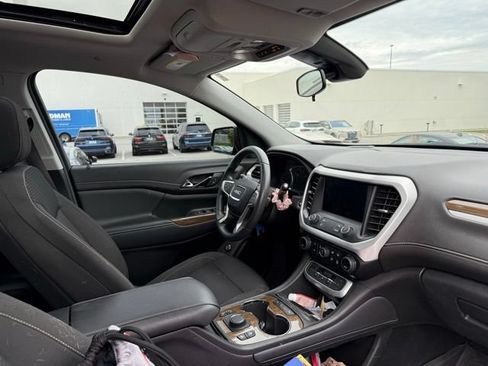 Used 2023 GMC Acadia SLE w/ Driver Convenience Package FWD image 5