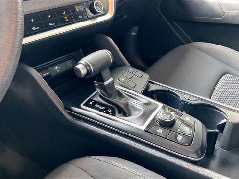 Used 2025 Kia Sportage LX image 11