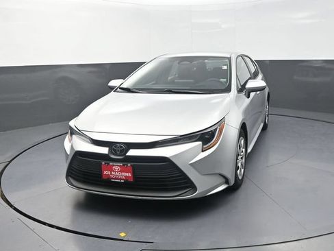 Used 2024 Toyota Corolla LE FWD image 2