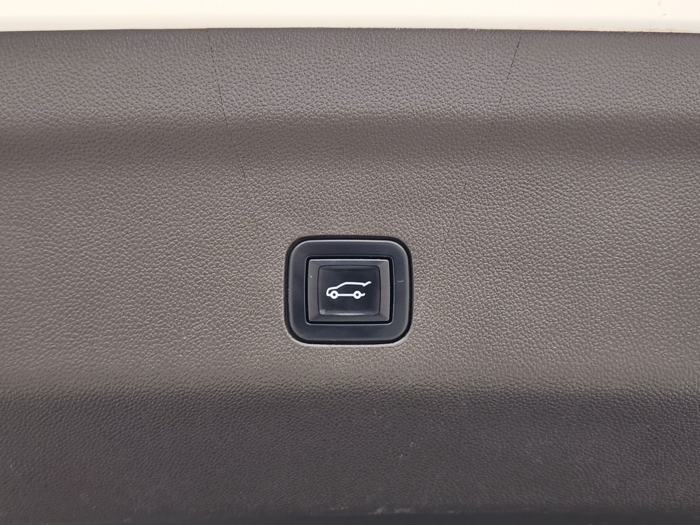 Used 2022 Chevrolet Tahoe LT w/ Luxury Package RWD image 31