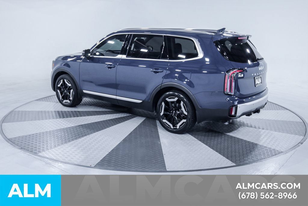Used 2024 Kia Telluride EX w/ EX Captain's Chair Package FWD image 7
