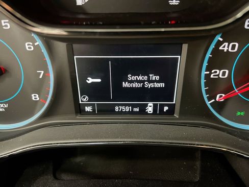 Used 2017 Chevrolet Cruze LS FWD image 16