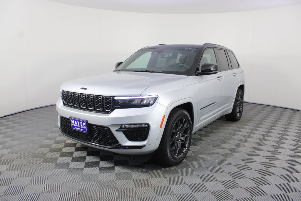Used 2025 Jeep Grand Cherokee Summit w/ Obsidian Package AWD/4WD image 25