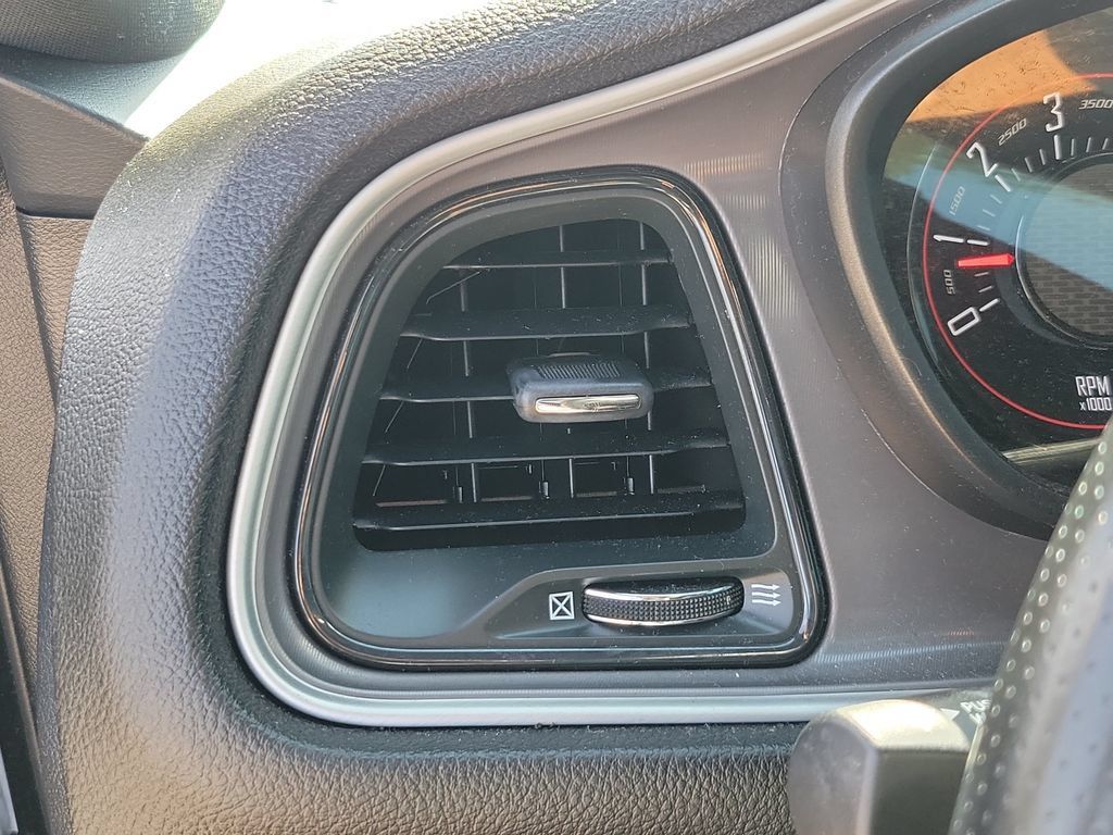 Used 2022 Dodge Challenger R/T w/ Driver Convenience Group RWD image 26