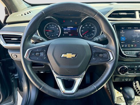 Used 2022 Chevrolet TrailBlazer ACTIV w/ Sun and Liftgate Package FWD image 11