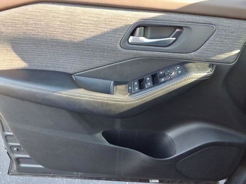 Used 2023 Nissan Rogue SV image 22