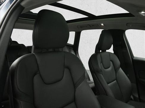 Used 2018 Volvo XC60 T5 Momentum w/ Convenience Package image 27