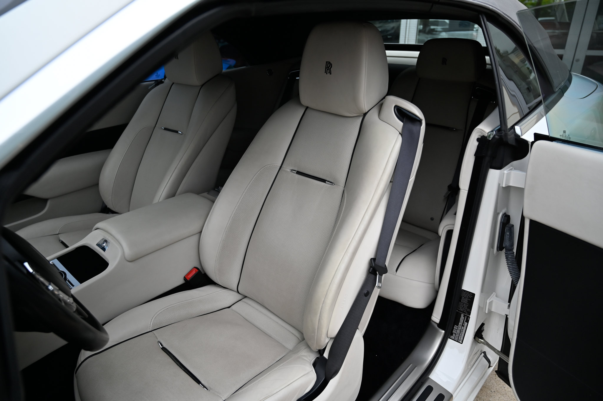 Used 2018 Rolls-Royce Dawn RWD image 16