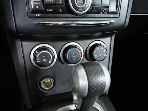 Used 2013 Nissan Rogue S image 18