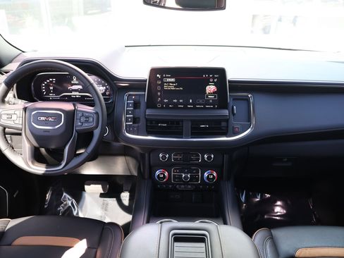 Used 2024 GMC Yukon XL AT4 w/ Technology Package AWD/4WD image 25