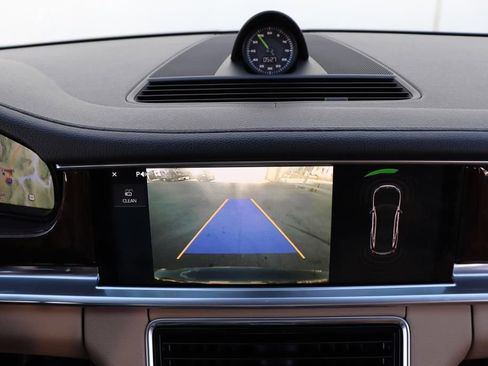 Used 2018 Porsche Panamera 4 image 47