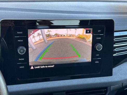 Used 2025 Volkswagen Jetta SE FWD image 19
