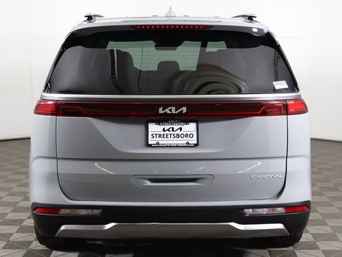 Used 2024 Kia Carnival SX Prestige image 16