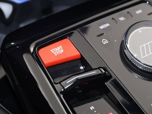 Used 2025 BMW M5 w/ Executive Package image 50