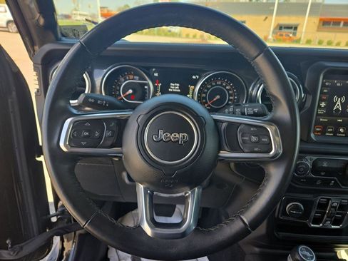 Used 2022 Jeep Wrangler Unlimited Sahara image 32