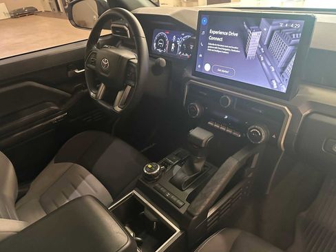 Used 2024 Toyota Tacoma TRD Off-Road image 29