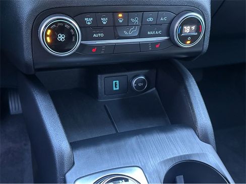 Used 2020 Ford Escape SE image 28