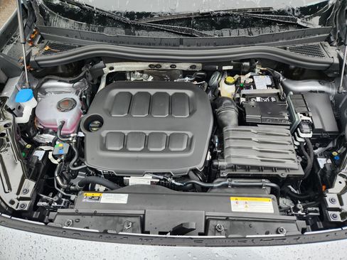 New 2025 Volkswagen Tiguan SE image 30