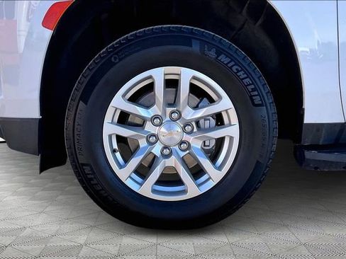 Used 2024 Chevrolet Suburban LT image 22