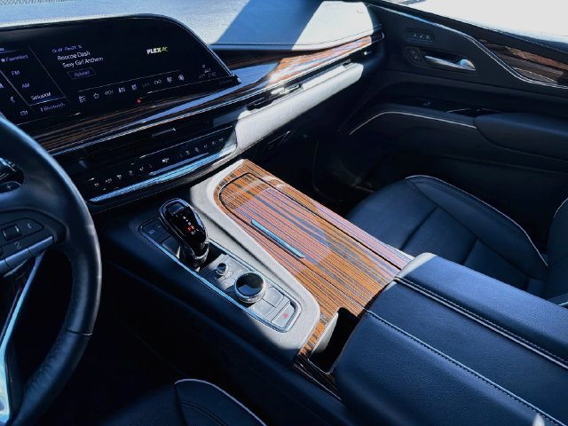 Used 2023 Cadillac Escalade Premium Luxury AWD/4WD image 23