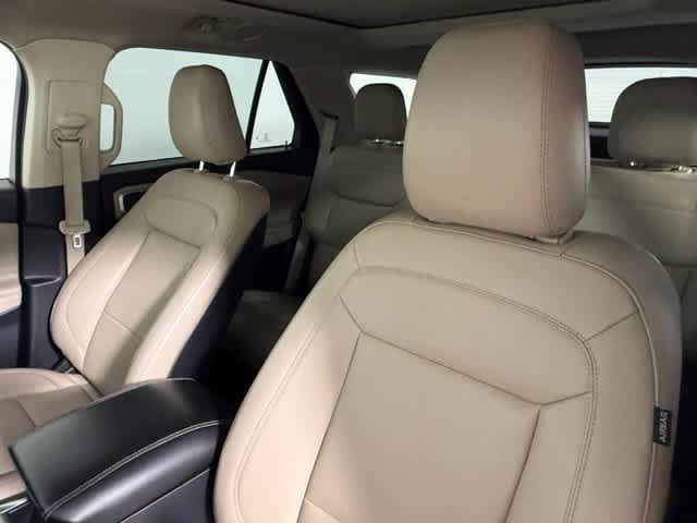 Used 2020 Ford Explorer XLT w/ Equipment Group 202A RWD image 34