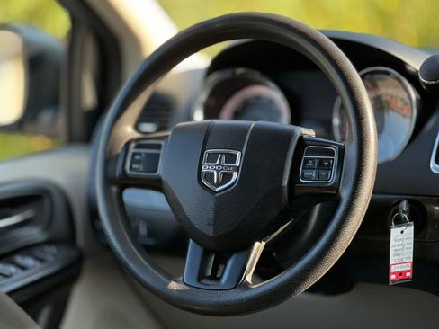 Used 2019 Dodge Grand Caravan SE image 13