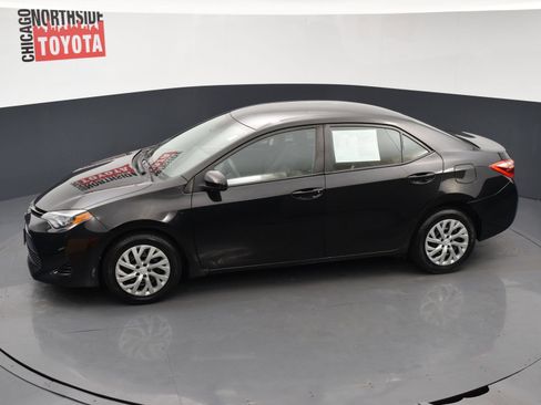 Used 2018 Toyota Corolla LE FWD image 17