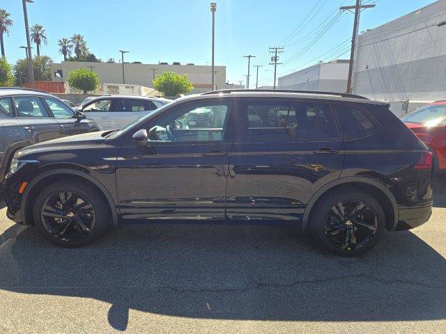 Used 2024 Volkswagen Tiguan SE R-Line FWD image 4