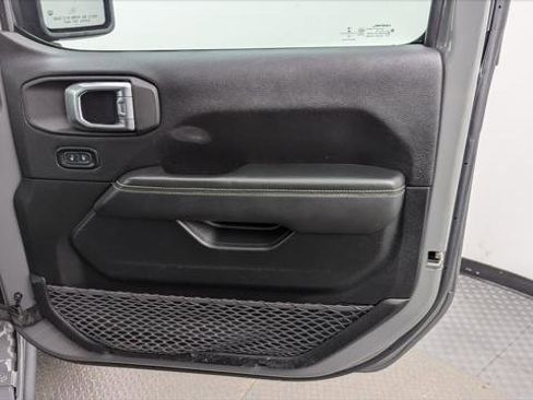 Used 2020 Jeep Gladiator Overland w/ Trailer Tow Package image 22