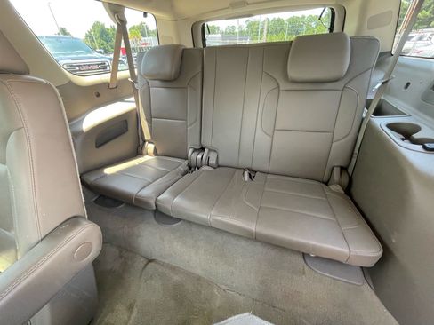 Used 2016 GMC Yukon XL SLT RWD image 9