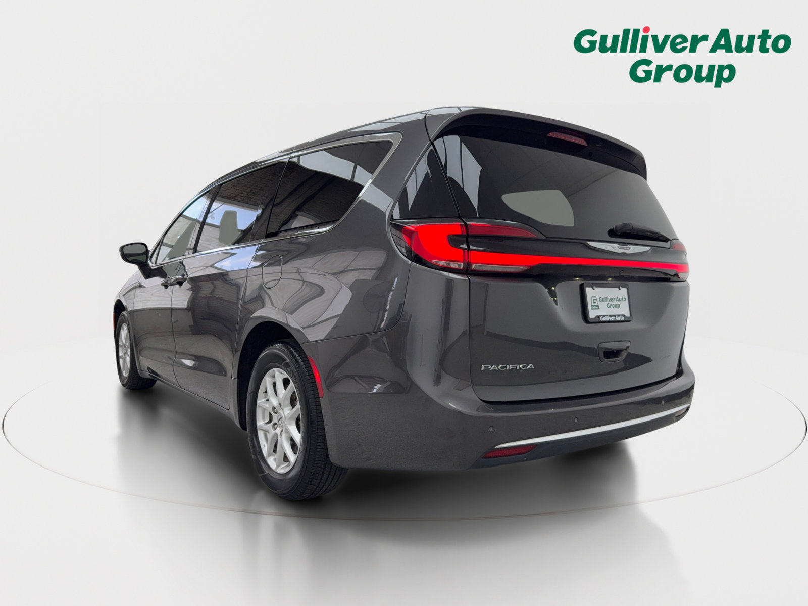 Used 2023 Chrysler Pacifica Touring-L FWD image 5