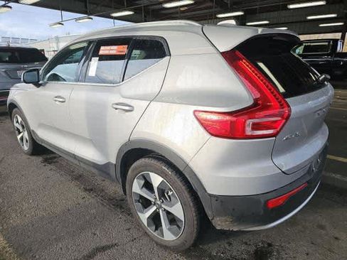 Used 2025 Volvo XC40 B5 Plus image 5