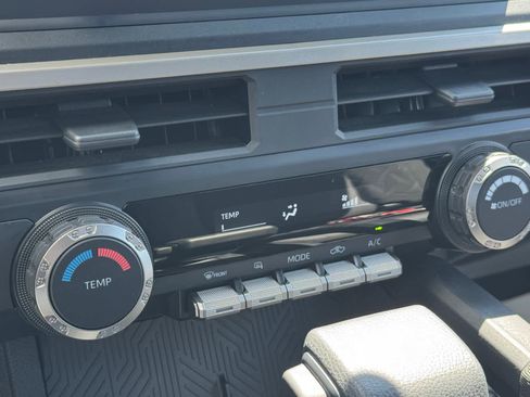 Used 2025 Toyota Tacoma SR AWD/4WD image 17